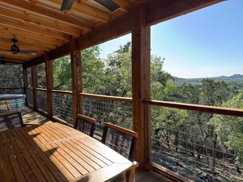 Private Cabin with Amazing Hilltop Views of Sunrise, Sunset and Wildlife & Hot Tub, Canyon Lake (foto 6)