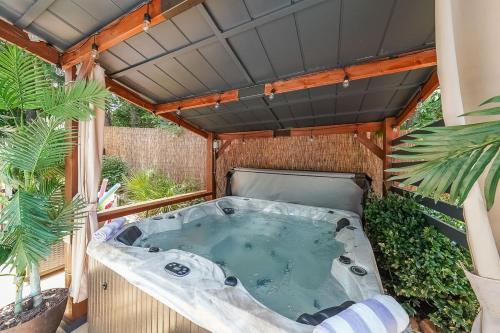 Paradise Oasis in 德盧斯