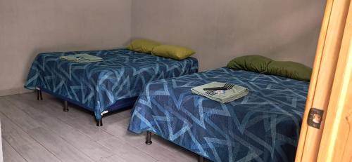 2 queen beds
