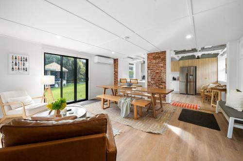 The Dingaling - Beach House Bliss with Firepit & BBQ