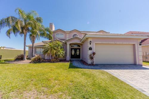 5 Bed Family Villa with Large Pool, Hot Tub and Games Room