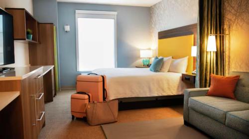 Home2 Suites by Hilton Hayward Room Type - King Studio Suite - Hearing Access