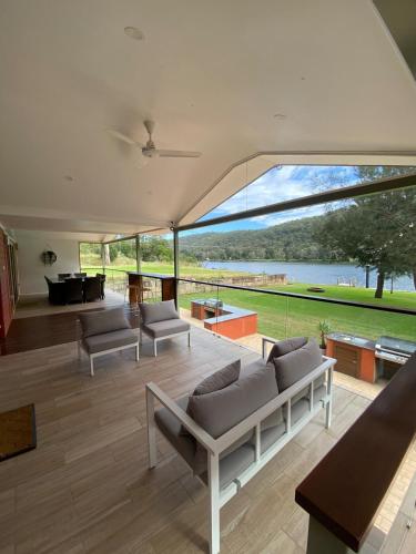 Waterfront Double-Cabin Getaway in Wisemans Ferry