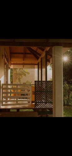 Erkély/terasz, Bungalow Vaihere in Piha'ena