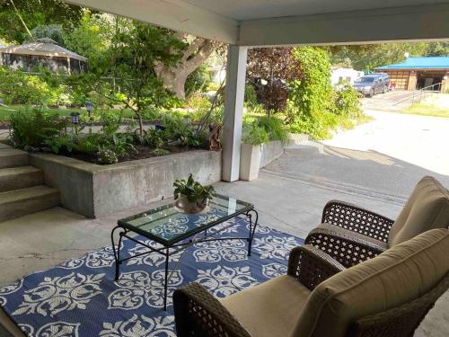 Magical Themed Decor! Pets Welcome! 3 Bedrooms in เชส(บริติช โคลัมเบีย)
