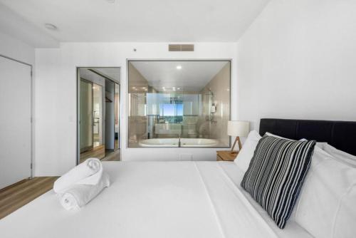Luxe 2BDR Oceanview Escape at Circle on Cavill - Hosted by Coastal Letting Co - image 4