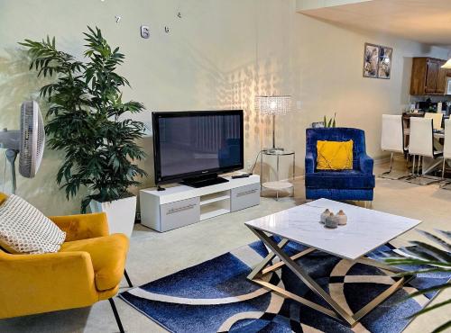 Spacious Kansas City Townhome with 2 Living Rooms Near Downtown and MCI Airport, Kansas City (zdjęcie 10)