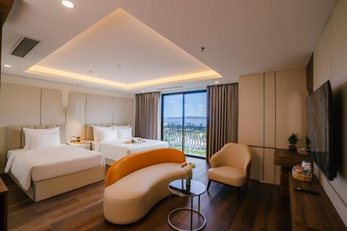 Danitel Halong Room Type - Deluxe Quadruple Room