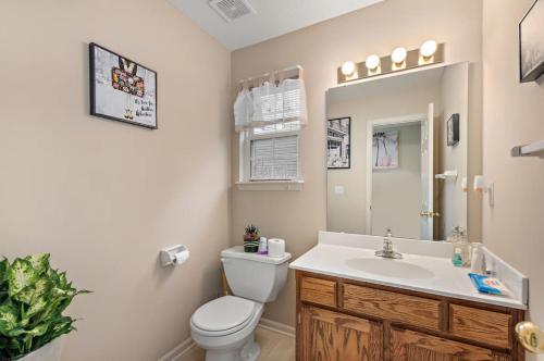 Spacious Kansas City Townhome with 2 Living Rooms Near Downtown and MCI Airport, Kansas City (zdjęcie 6)