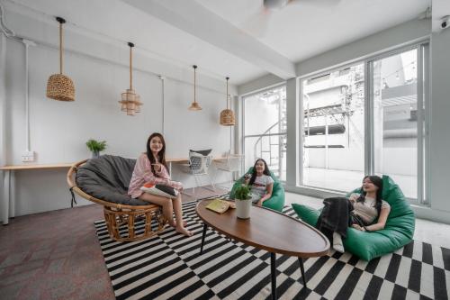 อันปลั๊ก แอท บางรัก ดีไซน์ โฮสเทล (Unplugged at Bangrak Design hostel ) in ริมแม่น้ำเจ้าพระยา