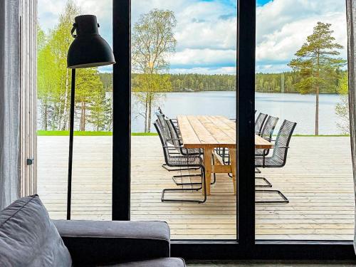 Cozy Sea House with Guest Cottage in Hacksvik