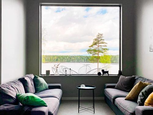 Cozy Sea House with Guest Cottage in Hacksvik