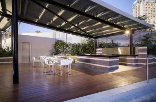Luxe 2BDR Oceanview Escape at Circle on Cavill - Hosted by Coastal Letting Co - image 3