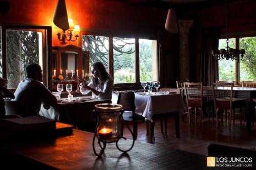 Los Juncos Patagonian Lake House in Llao Llao