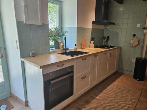 Konyha, Holiday Home in Pionsat near Volcano Park in Pionsat