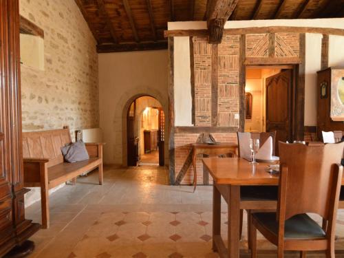 Holiday Home in Thurageau with Private Pool