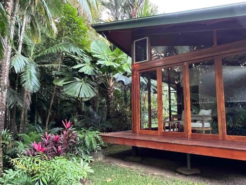 Erkély/terasz, Lux rainforest lodge - 1 King, 2 Singles in Bramston Part