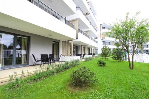 Apartment with Pool View  image 6