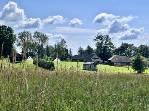 Ploomi Glämping (Ploomi Glamping) in Vahtselīna