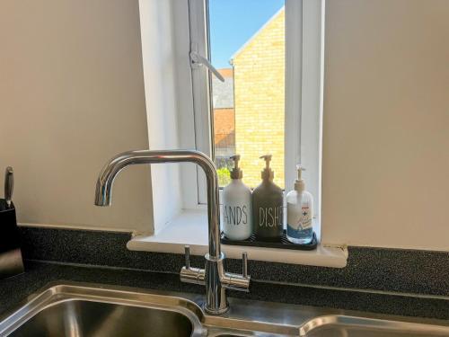 Contemporary Olea Tree House Close to Hospital & M11 in Trumpington