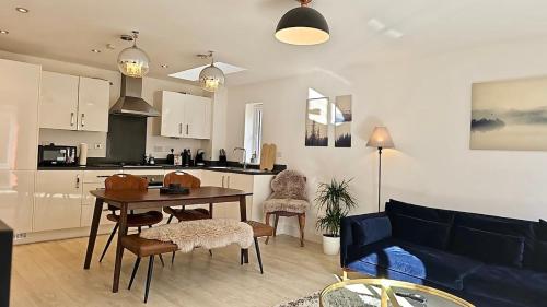 Contemporary Olea Tree House Close to Hospital & M11 in Trumpington