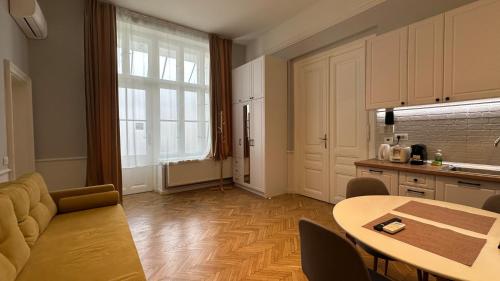 廚房, Carol Residence - ultra central - powered by NEO in 蒂米索拉