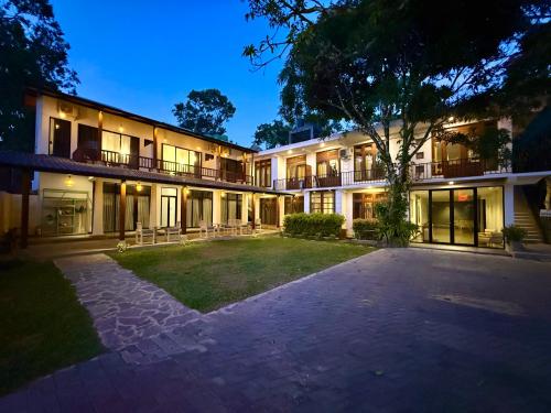 Ella Inn - image 5