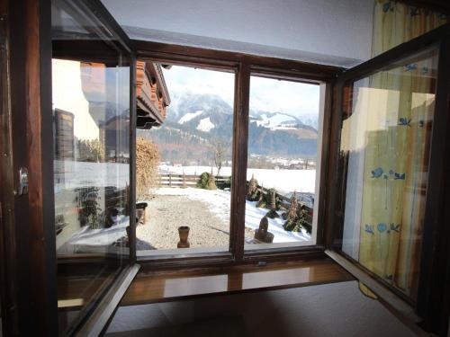 tuin, Spacious Apartment in Leogang Salzburg with Garden in Madreit