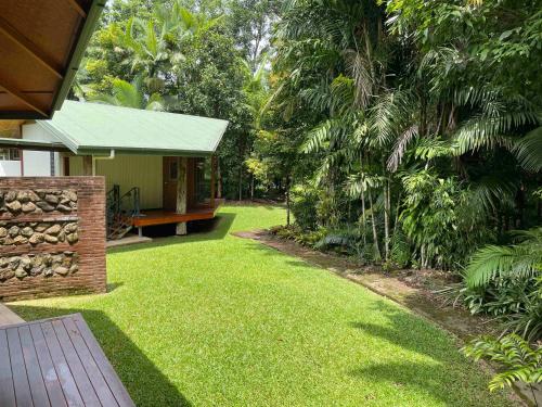 Kilátás, Lux rainforest lodge - 1 King, 2 Singles in Bramston Part