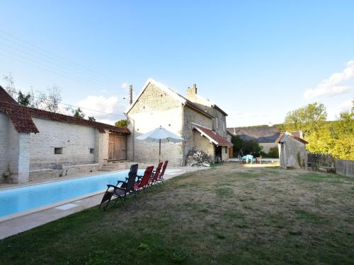 Viesnīcas āriene, Villa with Spa  Pool in Channay