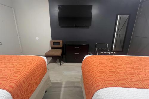 2 queen beds