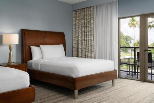 Hilton Garden Inn Charleston Waterfront/Downtown - image 11