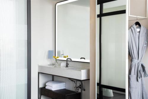 Hyatt Centric Congress Ave Austin Room Type - King Studio