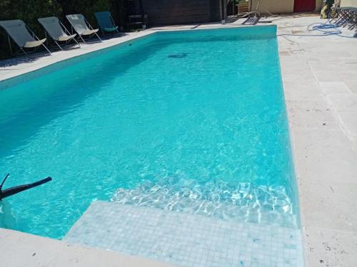 Le Val du Corsaire Petit dej compris, piscine, parking - Montjoyer
