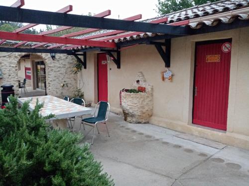 Le Val du Pyrate Petit déj compris, piscine, parking (Le Val du Pyrate Petit dej compris, piscine, parking) in Colonzelle