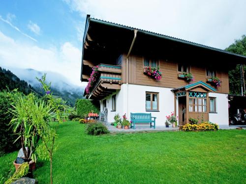 Apartment in Viehhofen near Ski Lifts