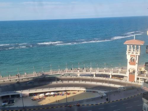 Panoramic Sea View ZAMZM Flat miami FAMILY ONLY شقة فندقية زمزم بانورما بشاطئ ميامي - الاسكندرية صف اول مباشر علي بحر - عائلات فقط 3