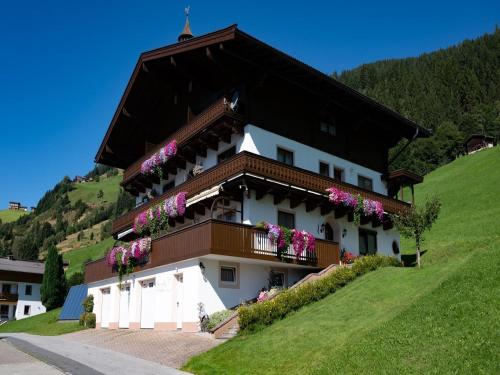 Apartment in Hollersbach near Ski Slopes in Bramberg am Wildkogel, Österreich