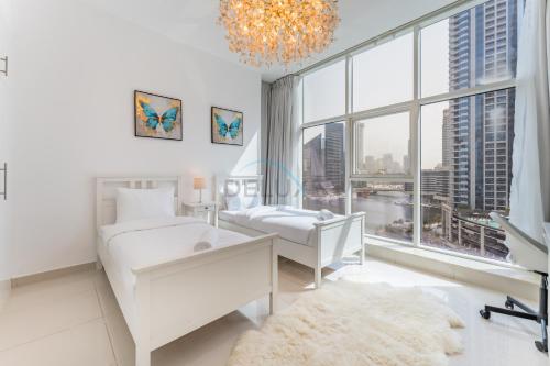 Marina-Facing Balcony Overlooking Yachts and Skyline 2BR, Stone throw from Tram, Easy Walk to Beach and Mall, Continental Tower, Dubai Marina by Deluxe Holiday Homes, Dubai (Foto 5)