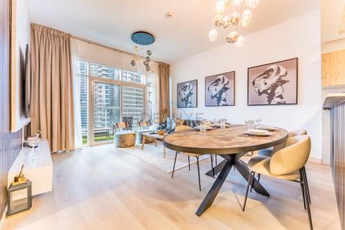 Marina-Facing Balcony Overlooking Yachts and Skyline 2BR, Stone throw from Tram, Easy Walk to Beach and Mall, Continental Tower, Dubai Marina by Deluxe Holiday Homes, Dubai (Foto 10)