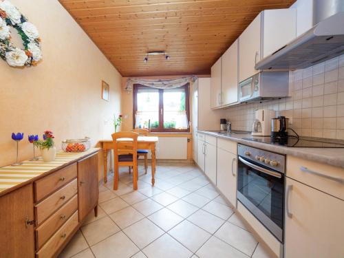 Konyha, Apartment in Werratal with terrace in Grossalmerode