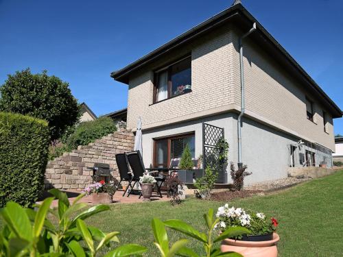 Exterior view of Sonnige Wohnung in Bad Driburg mit Garten