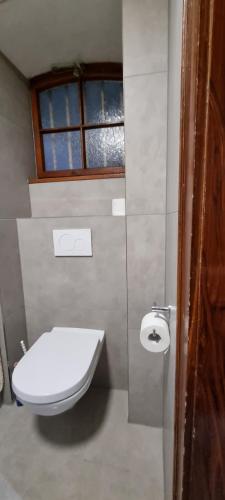 Bathroom, Room in Darmstadt City in Darmstadt City Center