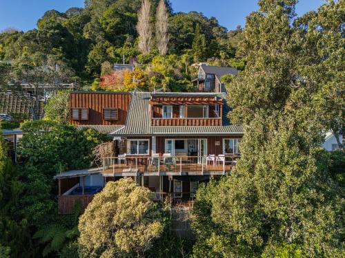 Vista Exterior, The Mount Paku Bach - Tairua Holiday Home in Tairua