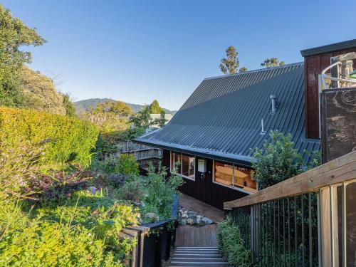 Vista Exterior, The Mount Paku Bach - Tairua Holiday Home in Tairua