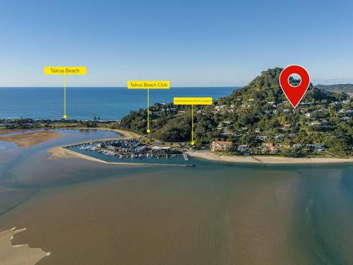 Vista Exterior, The Mount Paku Bach - Tairua Holiday Home in Tairua