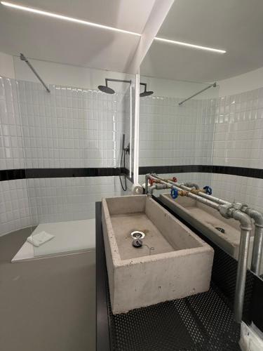 Delta Rooms