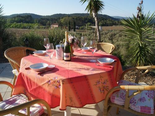 Erkély/terasz, Villa in Provence with Pool and Vineyard Views in Saint-Antonin-du-Var