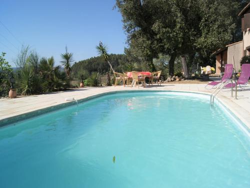 Úszómedence, Villa in Provence with Pool and Vineyard Views in Saint-Antonin-du-Var