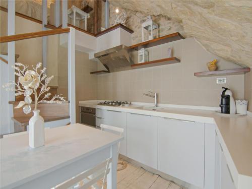 virtuve, Appealing Apartment in Petrella Guidi with near Centre in Sant'Agata Feltria